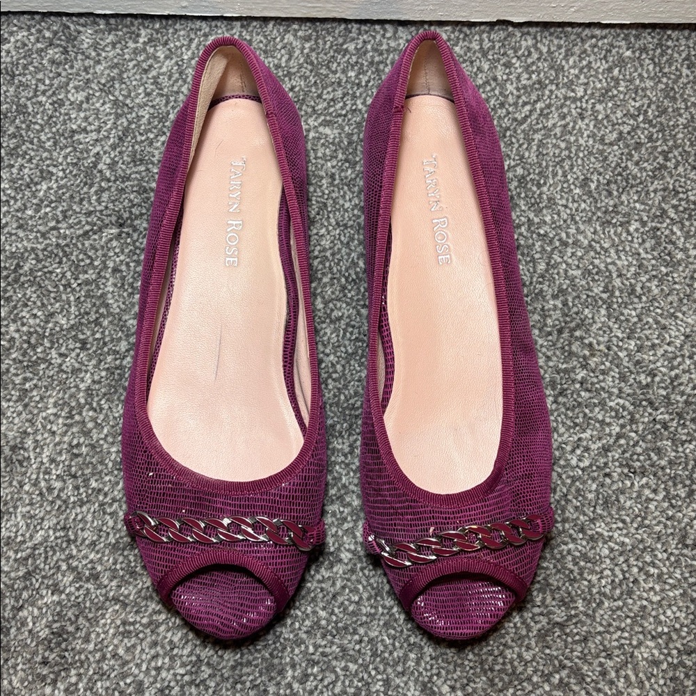 Taryn Rose Plum Peep-Toe Flats with Chain Accent size 6.5M - Picture 3 of 8